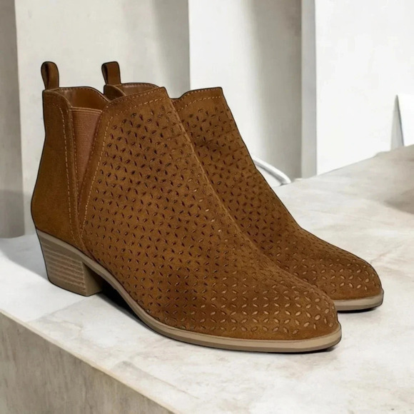 Market & Spruce Stitch Fix | Qwin Ankle Boots Suede Perforated Cognac EUC - Picture 1 of 8
